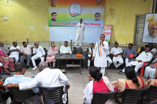 कांग्रेसियों ने एकजुट होकर काम करने का संकल्प लिया