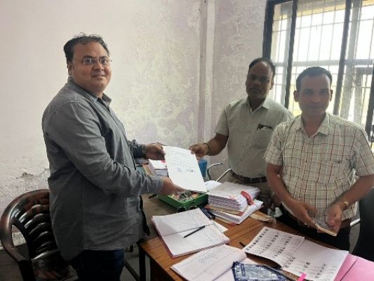 बलौदाबाजार विधायक प्रमोद ने खऱीदे दो सीटों से नामांकन फार्म