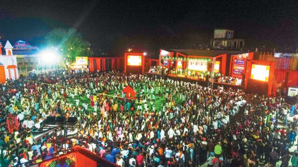 गरबा महोत्सव में  लोकसंगीत और भजन का आनंद उठाने जुटे हजारों