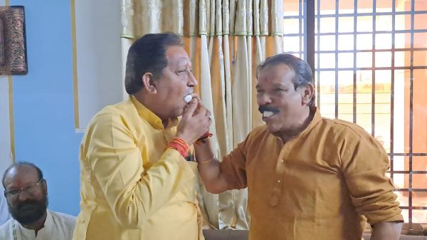 गिरीश के समर्थन में पूर्व महापौर डाकलिया हटे चुनाव मैदान से