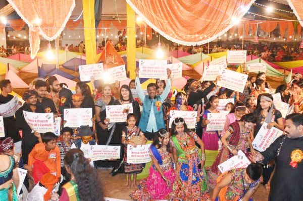 गरबा के माध्यम से  शत प्रतिशत मतदान का संदेश