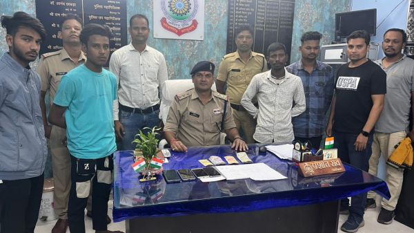 भारत-न्यूजीलैंड क्रिकेट मैच में मोबाइल पर सट्टा, 4  गिरफ्तार