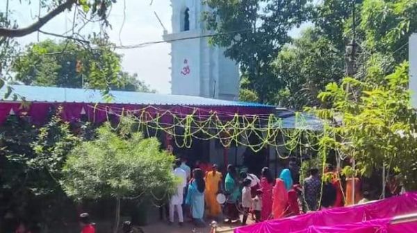 रामानुजगंज में पहाड़ी पर विराजमान हैं माता 