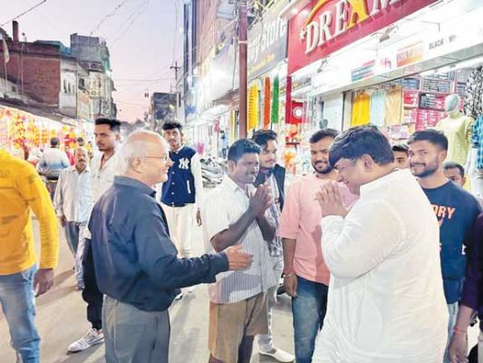 टिकट कटने के बाद भी वर्तमान विधायक को मिल रहा जनसमर्थन