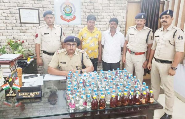 110 पाव शराब के साथ दो गिरफ्तार