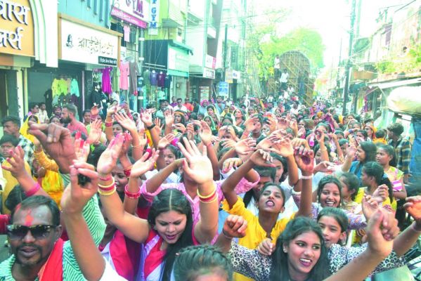 जसगीतों के साथ प्रतिमा विसर्जित