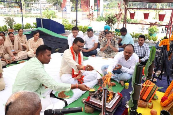 विजयादशमी पर एसपी ने किया शस्त्र पूजन