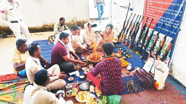 विजयादशमी पर पुलिस लाईन व थाना-चौकी में शस्त्र पूजा