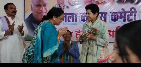 शैलजा पहुंचीं कोण्डागांव, बंद कमरे में हुई बैठक