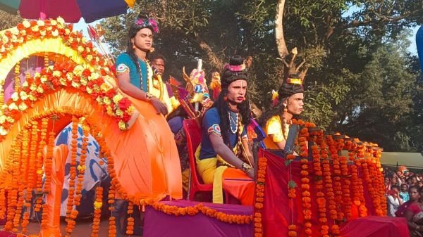 बफना में रावण दहन के साथ  दिखी बस्तर दशहरा की झलक