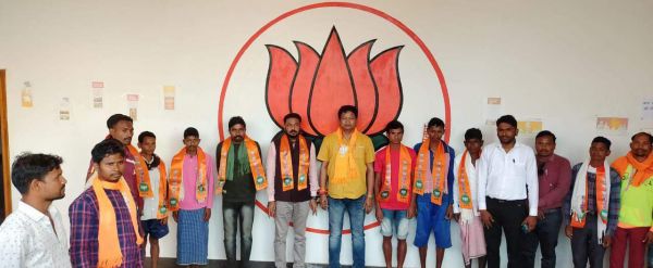 दर्जन भर से ज्यादा कांग्रेस कार्यकर्ता हुए भाजपा में शामिल