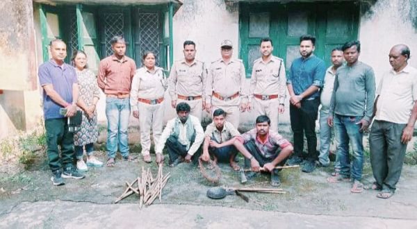जंगली सुअर का करंट से शिकार, 3 शिकारी गिरफ्तार