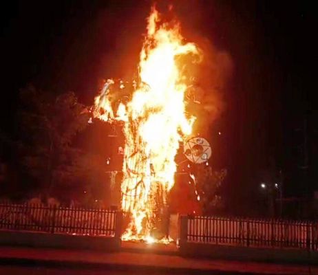 गौरीनगर स्कूल मैदान में आतिशबाजी के साथ रावण दहन