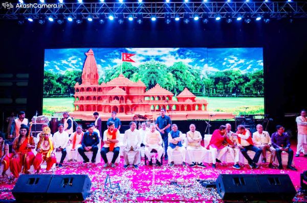 म्युनिसिपल स्कूल मैदान में  पवनदीप-अरूणिता ने बांधा समा