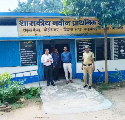 जिला पंचायत सीईओ ने मतदान केन्द्रों का किया निरीक्षण