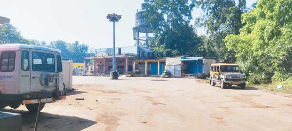 नक्सल दहशत, बंद रही दुकानें, बसों के पहिए थमे