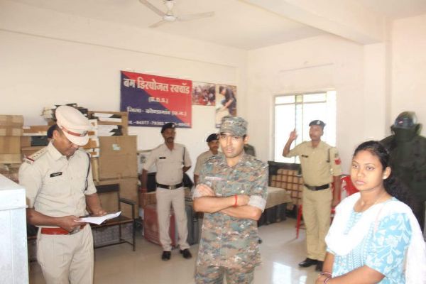 पुलिस लाइन का वार्षिक निरीक्षण एसपी ने सुनीं जवानों की समस्याएं