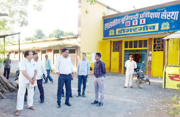 कलेक्टर ने सीमावर्ती चेकपोस्ट का किया निरीक्षण