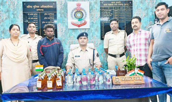 देशी व अंग्रेजी शराब संग आरोपी गिरफ्तार