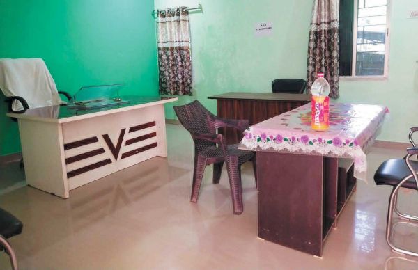 चुनाव आय व्यय शाखा दोपहर 1 बजे कर्मचारी विहीन