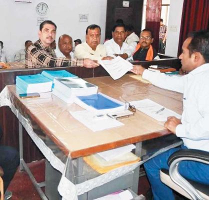 भाजपा प्रत्याशी शिवरतन ने जमा किया नामांकन