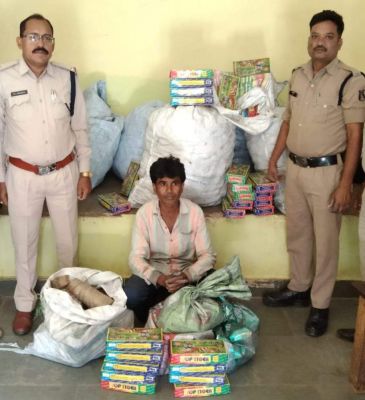 बाड़ी में पटाखा बनाने के लिए रखा बारूद पकड़ाया