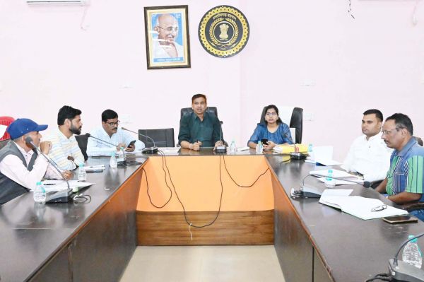 तय रूट पर मतदान दलों को लेकर जाएंगे और आएंगे वाहन 