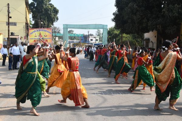 रंगारंग कार्यक्रमों से सजा महा मेला