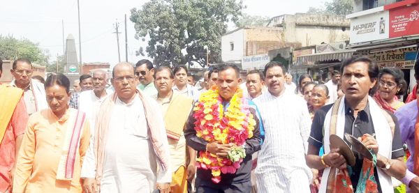 550 किमी दौड़ते हुए पुरी दर्शन करने  गया युवक, समाज ने किया सम्मानित 