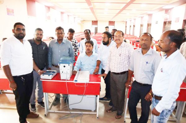  ईवीएम मशीन, मॉक पोल के बारे में पीठासीन और मतदान अफसरों को प्रशिक्षण