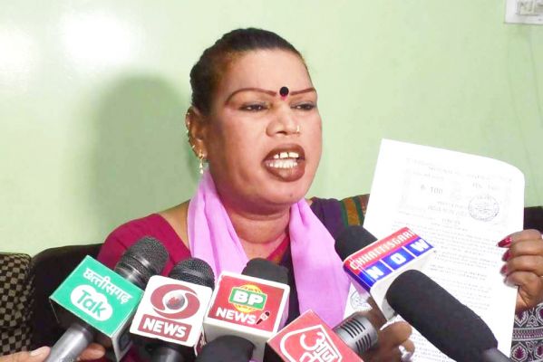 दस कदम- गरीबी खत्म की शपथ  के साथ वोट मांगेंगे- मधुबाई