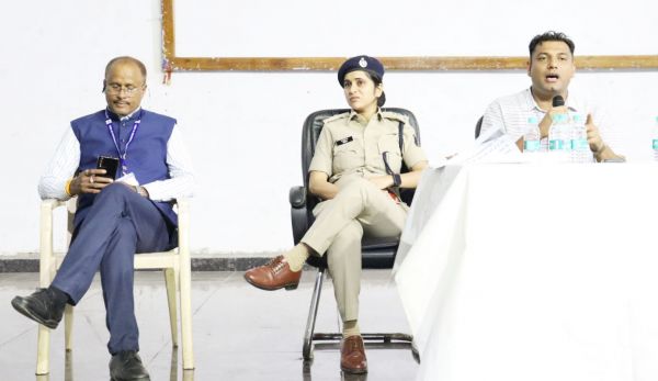 एसपी ने अफसरों की चुनाव संबंधी ली बैठक