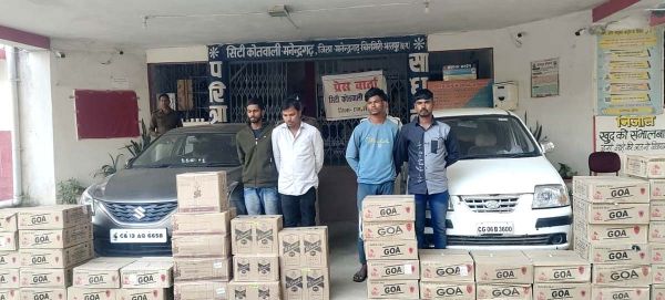 2 कार में पकड़ाई एमपी की साढ़े 3 लाख की अवैध शराब, 4 गिरफ्तार