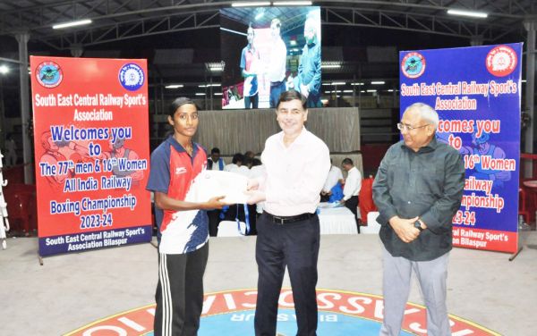 अंतरराष्ट्रीय खिलाडिय़ों के उत्कृष्ट प्रदर्शन के साथ अभा रेलवे बॉक्ंिसग प्रतियोगिता का समापन