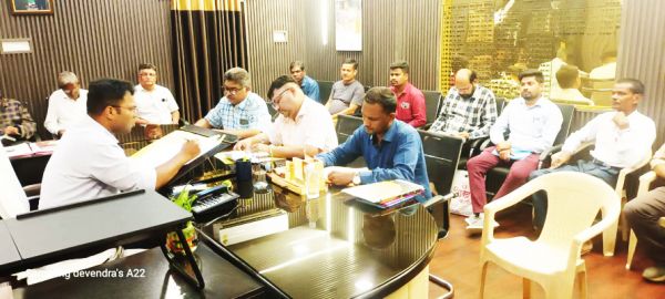 आयुक्त ने की राजस्व वसूली की समीक्षा 