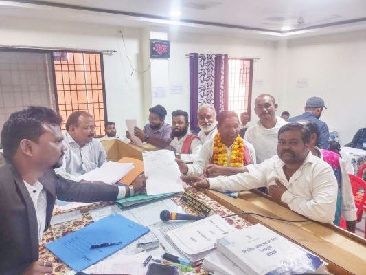 आप के प्रत्याशी तेजराम ने भरा नामांकन