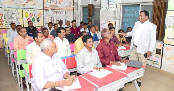 समूह में एक साथ प्राप्त करें प्रशिक्षण- कलेक्टर