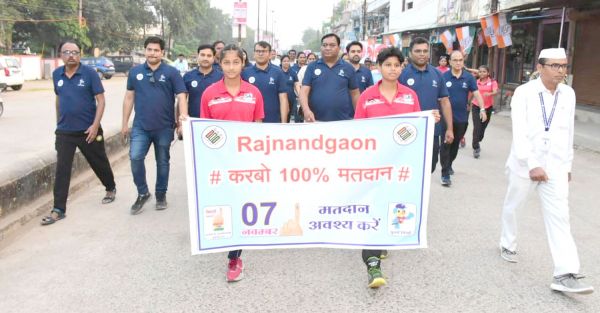 कलेक्टोरेट से निकली वाक  द सिटी पैदल रैली