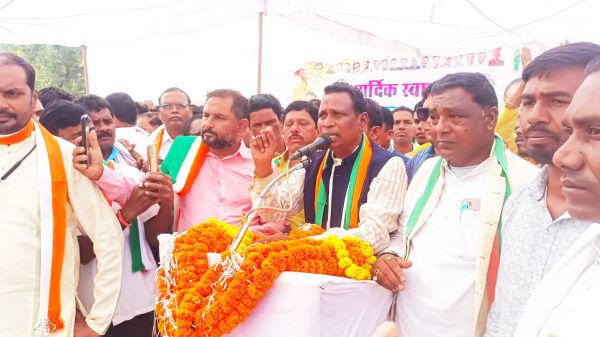 हजारों कार्यकर्ताओं के साथ विशाल शोभा यात्रा निकाल अमितेश व जनकराम ने भरा अपना नामांकन