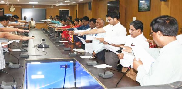 अफसर-कर्मियों ने ली राष्ट्रीय एकता की शपथ