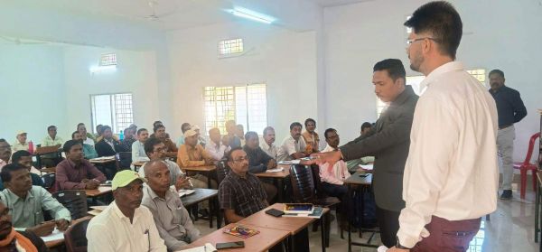 सभी मतदान कर्मी उत्साह के साथ करवाएं मतदान- कलेक्टर 