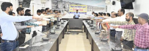 राष्ट्रीय एकता दिवस के अवसर पर कलेक्टर रघुवंशी ने दिलायी शपथ