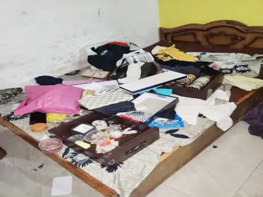 घर से लाखों के गहने-नगदी चोरी
