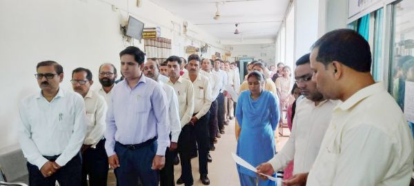 लौह पुरुष सरदार पटेल को किया याद, दी श्रद्धांजलि