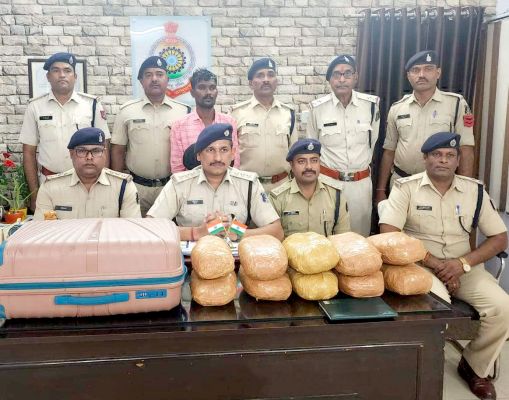 सवा लाख के गांजे संग आरोपी पकड़ाया 