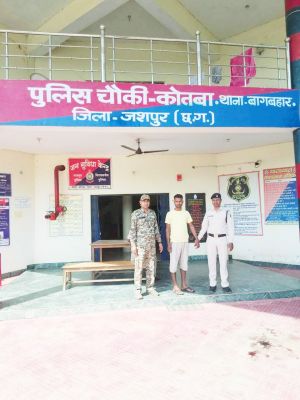  चोरी करने छप्पर तोडक़र घर में घुसा, गिरफ्तार