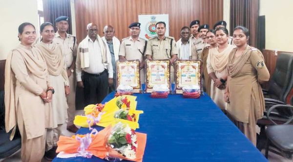 रायगढ़ पुलिस के 3 पुलिसकर्मी हुए सेवानिवृत, ससम्मान विदाई