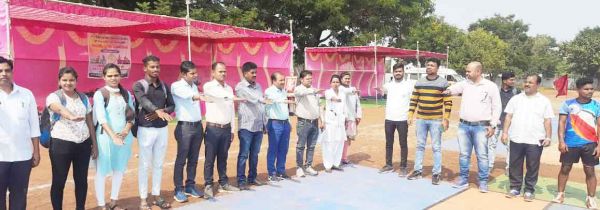 दिव्यांग मतदाताओं को डाक मतपत्र से वोटिंग करने का विकल्प