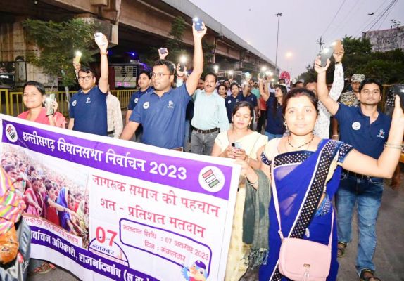 अफसर-कर्मचारियों ने निकाली वॉक द सिटी पैदल रैली