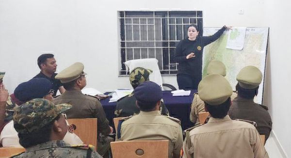 शांतिपूर्ण मतदान कराने एसपी ने ली बैठक